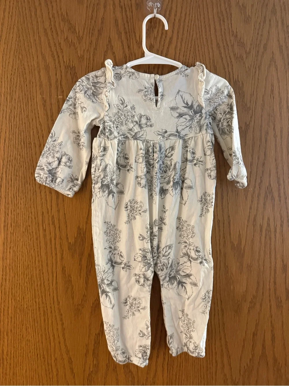 GAP Baby Floral Romper in Cream and Gray 6-12M